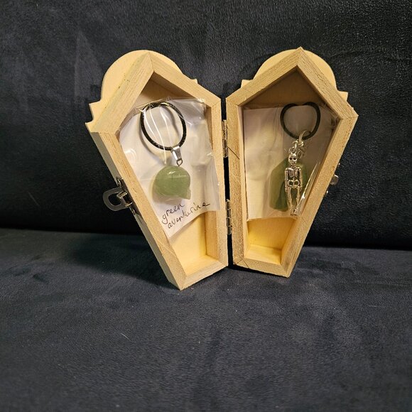 Green aventurine skull & coffin, + skeleton, gemstone pendants, jewelry box - Picture 2 of 9